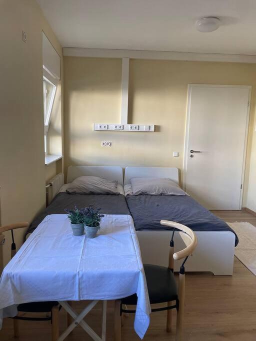 Einzimmerwohnung + Dusche Und Wc Berlin Luaran gambar